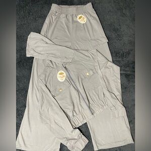 Beautiful and comfortable set. It says it's s/m but it could fit a size L too.